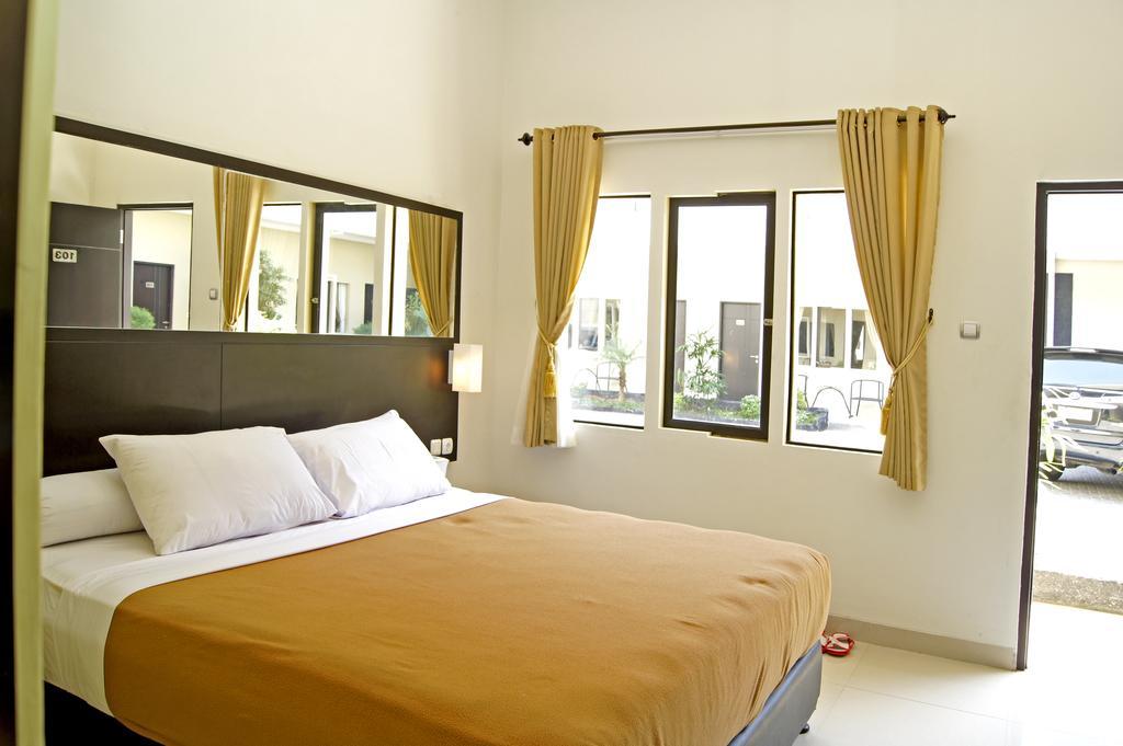 The Winner Premier Hotel Pemalang Quarto foto